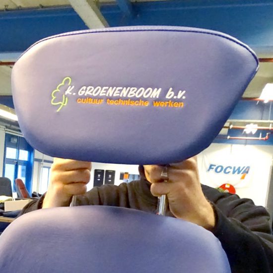 Eigen logo op Grammer stoel