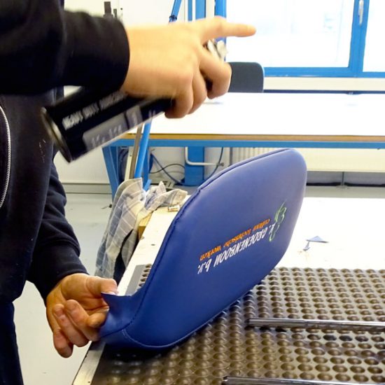 Eigen logo op Grammer stoel