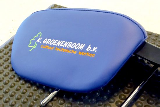 Eigen logo op Grammer stoel